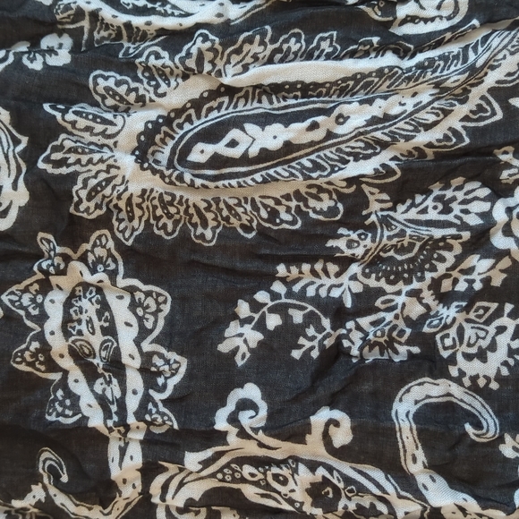 Black & White Infinity Scarf | 100% Viscose - Picture 2 of 3